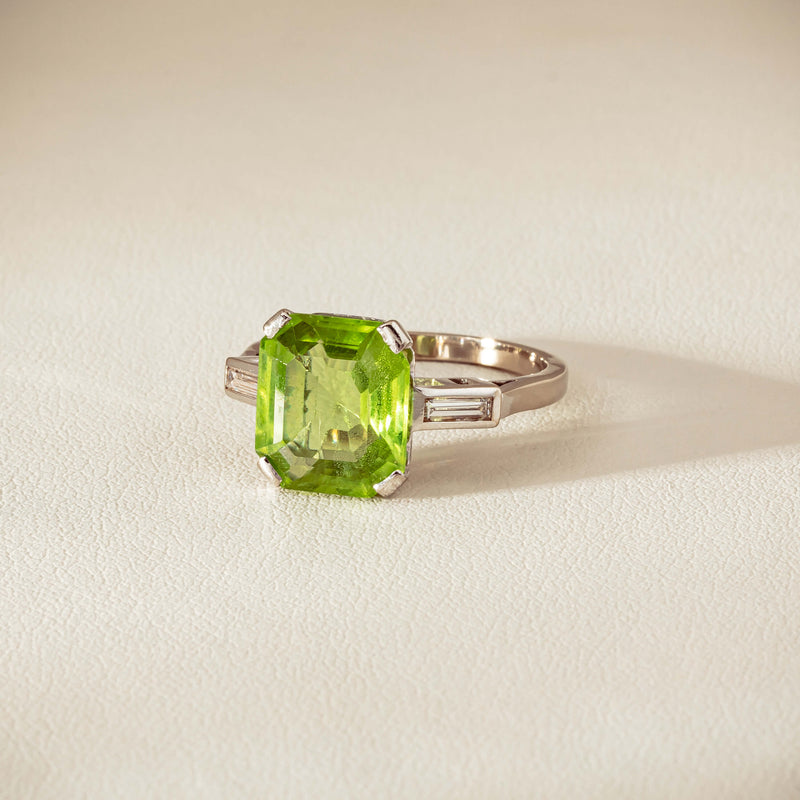 Deja Vu 18ct White Gold Peridot & Diamond Ring