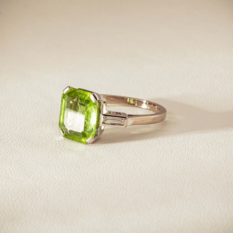 Deja Vu 18ct White Gold Peridot & Diamond Ring