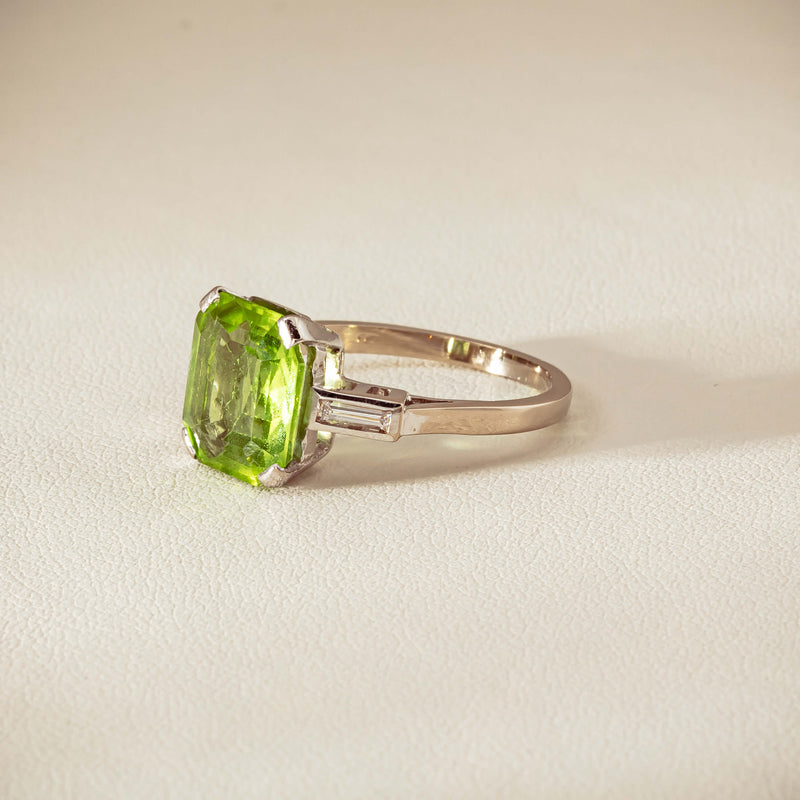 Deja Vu 18ct White Gold Peridot & Diamond Ring