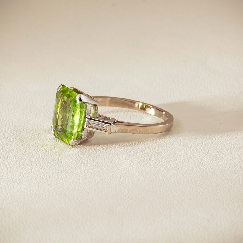 Deja Vu 18ct White Gold Peridot & Diamond Ring