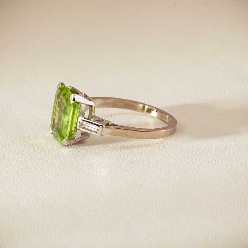 Deja Vu 18ct White Gold Peridot & Diamond Ring