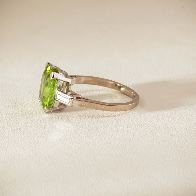 Deja Vu 18ct White Gold Peridot & Diamond Ring