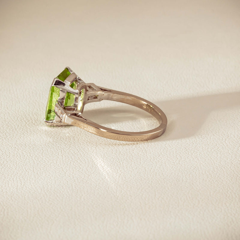 Deja Vu 18ct White Gold Peridot & Diamond Ring