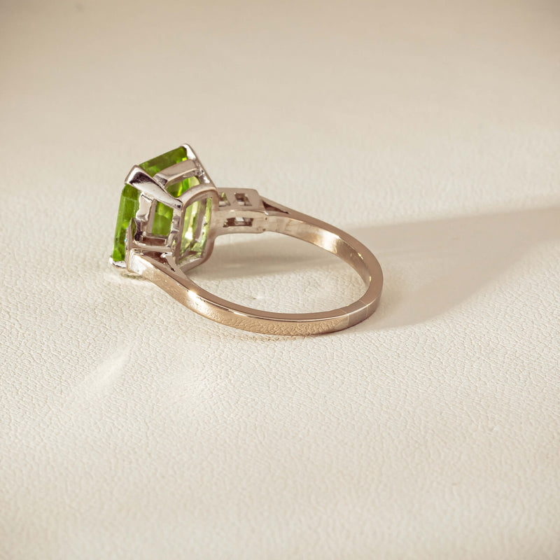 Deja Vu 18ct White Gold Peridot & Diamond Ring