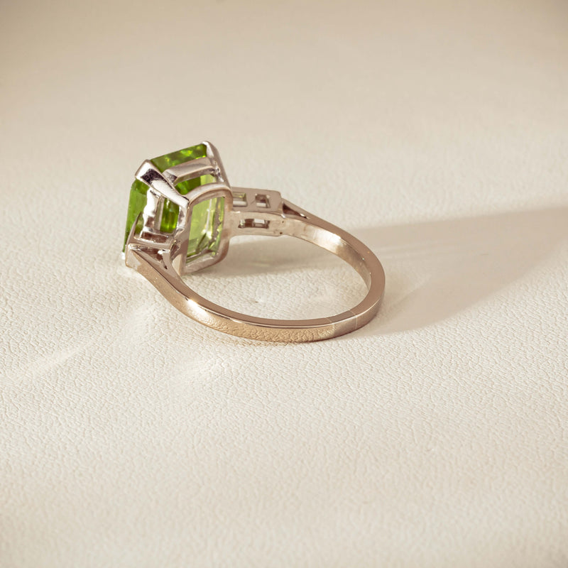 Deja Vu 18ct White Gold Peridot & Diamond Ring