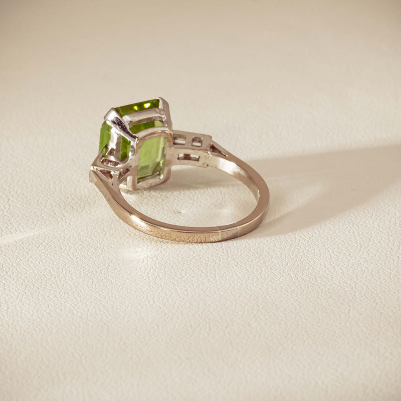 Deja Vu 18ct White Gold Peridot & Diamond Ring
