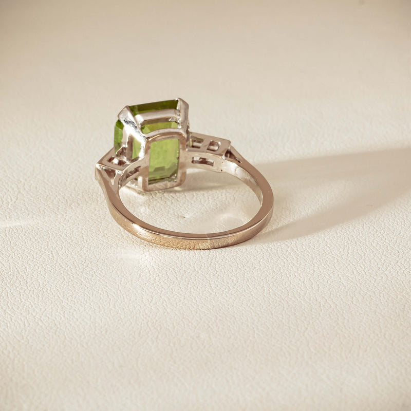 Deja Vu 18ct White Gold Peridot & Diamond Ring