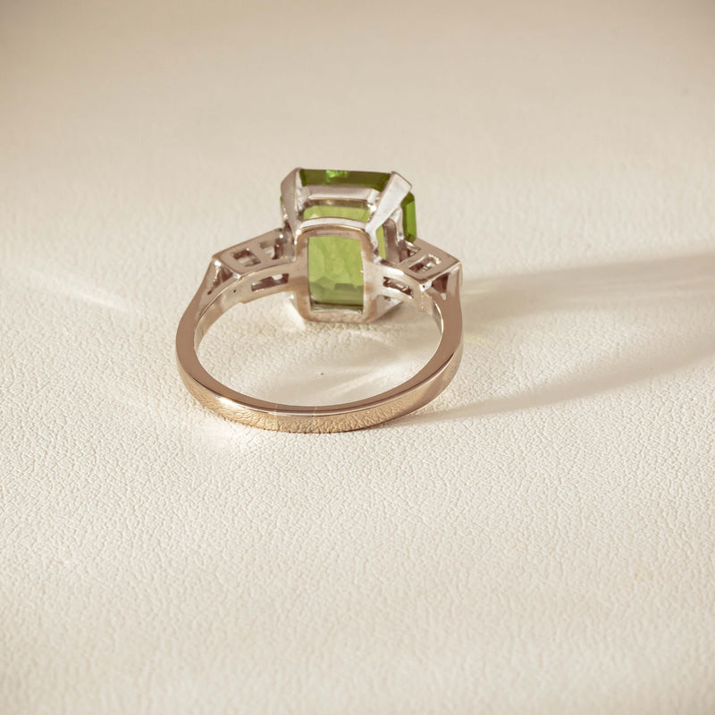 Deja Vu 18ct White Gold Peridot & Diamond Ring