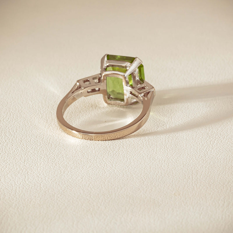 Deja Vu 18ct White Gold Peridot & Diamond Ring