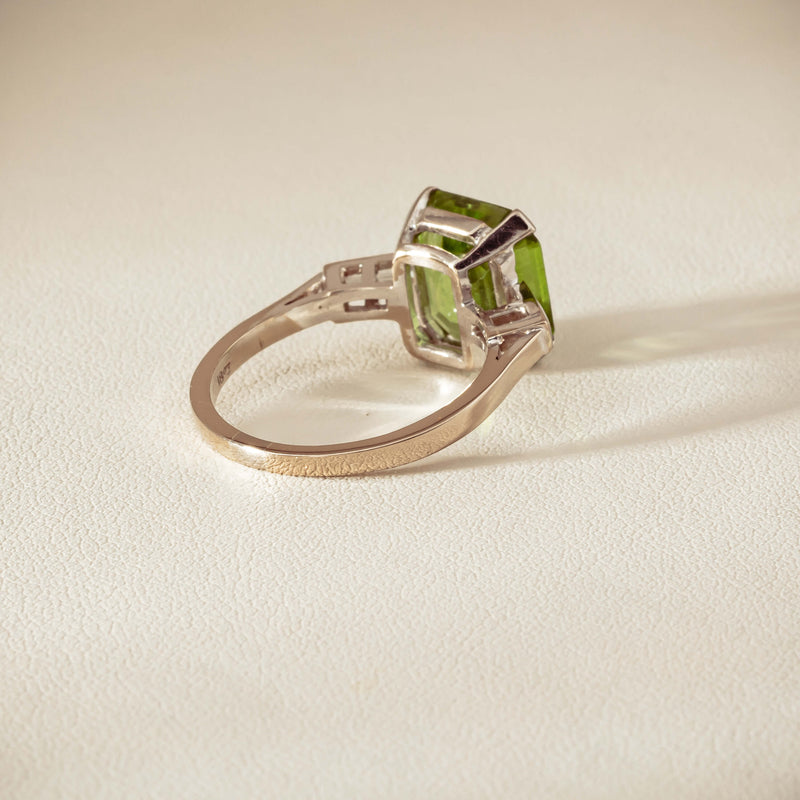 Deja Vu 18ct White Gold Peridot & Diamond Ring