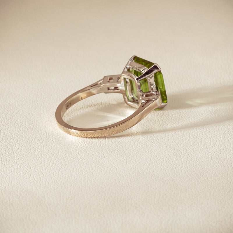 Deja Vu 18ct White Gold Peridot & Diamond Ring