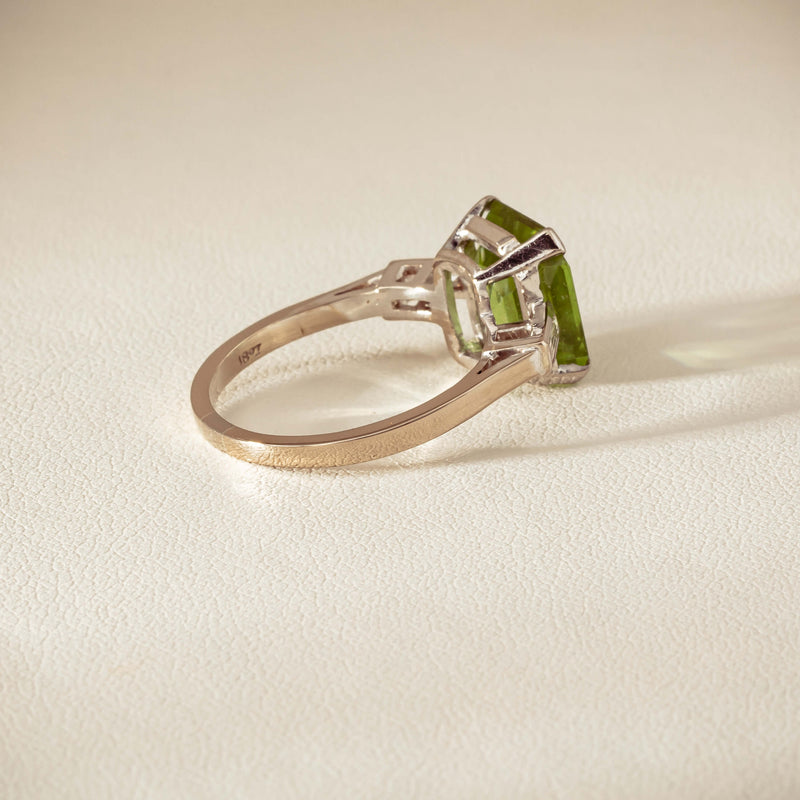 Deja Vu 18ct White Gold Peridot & Diamond Ring