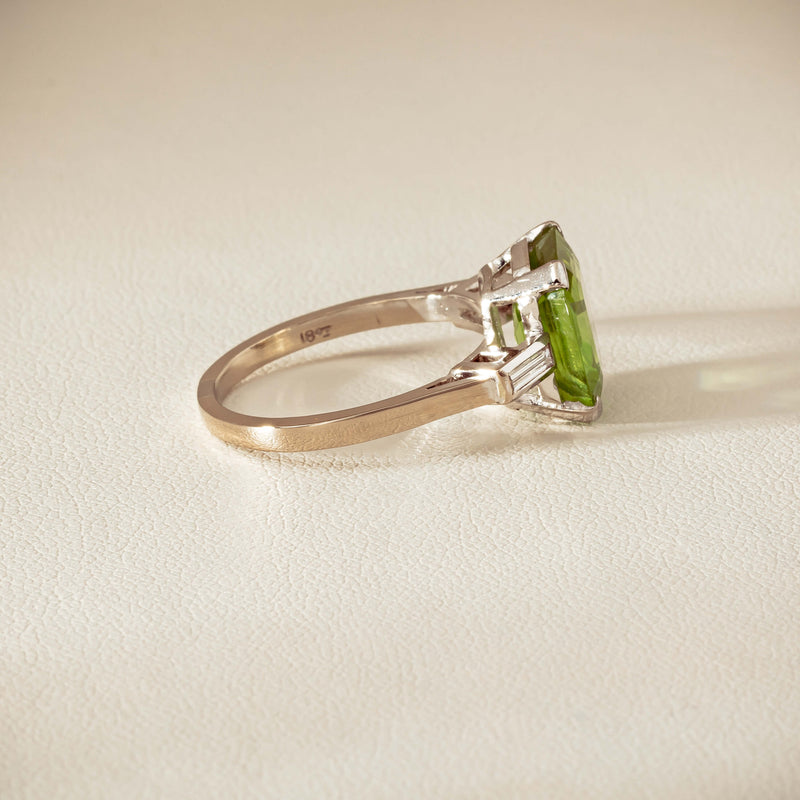 Deja Vu 18ct White Gold Peridot & Diamond Ring