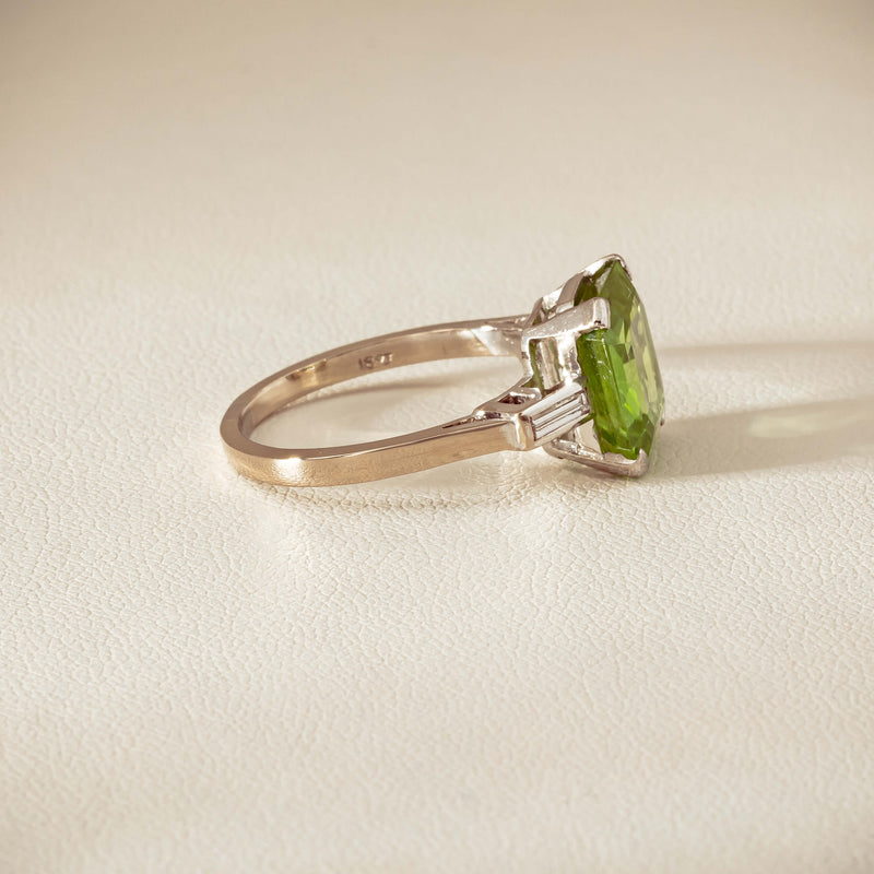 Deja Vu 18ct White Gold Peridot & Diamond Ring