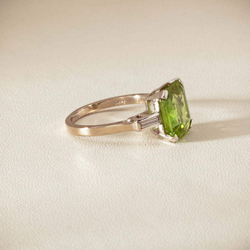 Deja Vu 18ct White Gold Peridot & Diamond Ring
