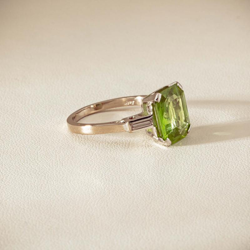 Deja Vu 18ct White Gold Peridot & Diamond Ring