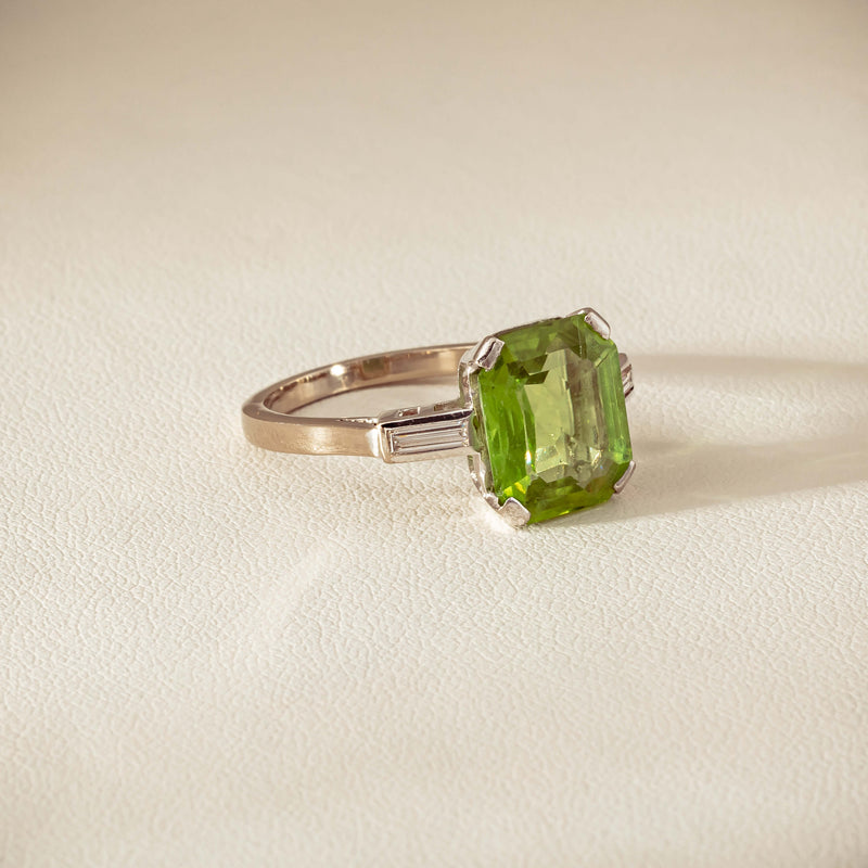 Deja Vu 18ct White Gold Peridot & Diamond Ring