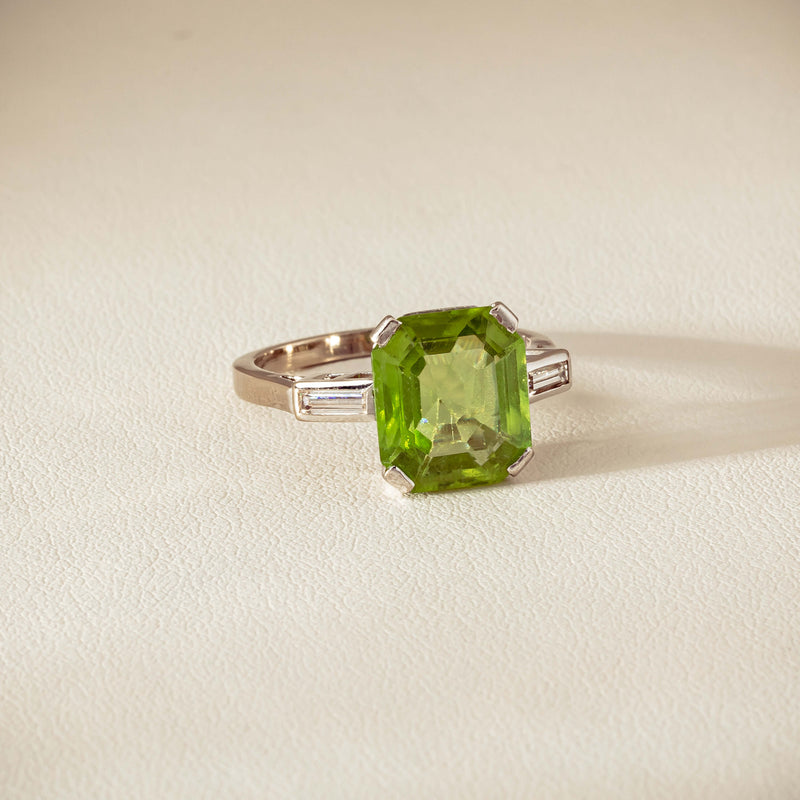 Deja Vu 18ct White Gold Peridot & Diamond Ring