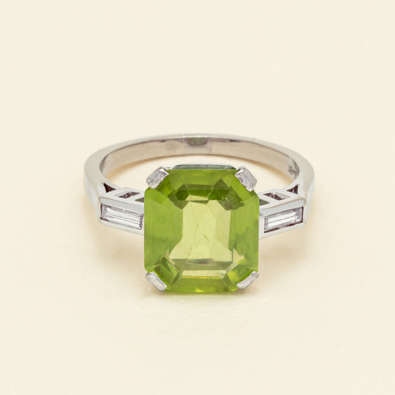 Deja Vu 18ct White Gold Peridot & Diamond Ring