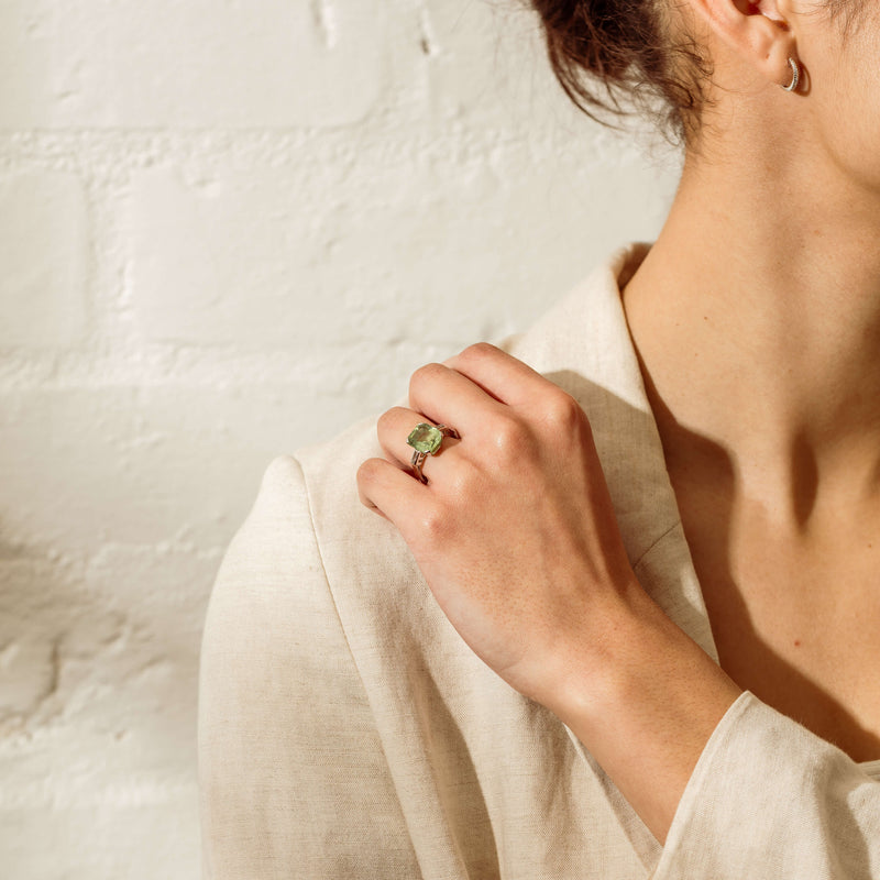 Deja Vu 18ct White Gold Peridot & Diamond Ring