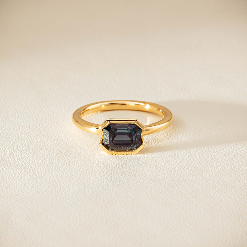 18ct Yellow Gold 2.05ct Green Sapphire Elle Ring