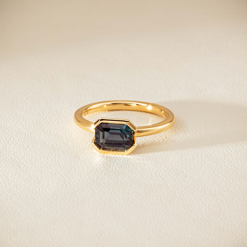 18ct Yellow Gold 2.05ct Green Sapphire Elle Ring