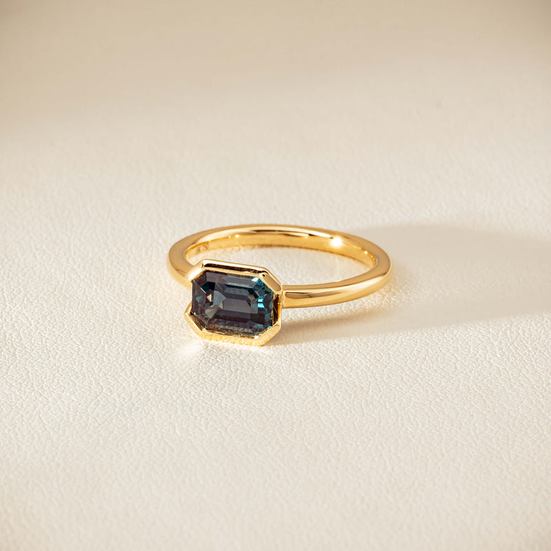 18ct Yellow Gold 2.05ct Green Sapphire Elle Ring