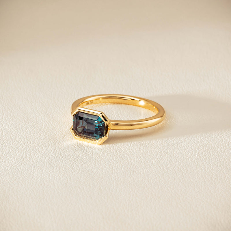 18ct Yellow Gold 2.05ct Green Sapphire Elle Ring
