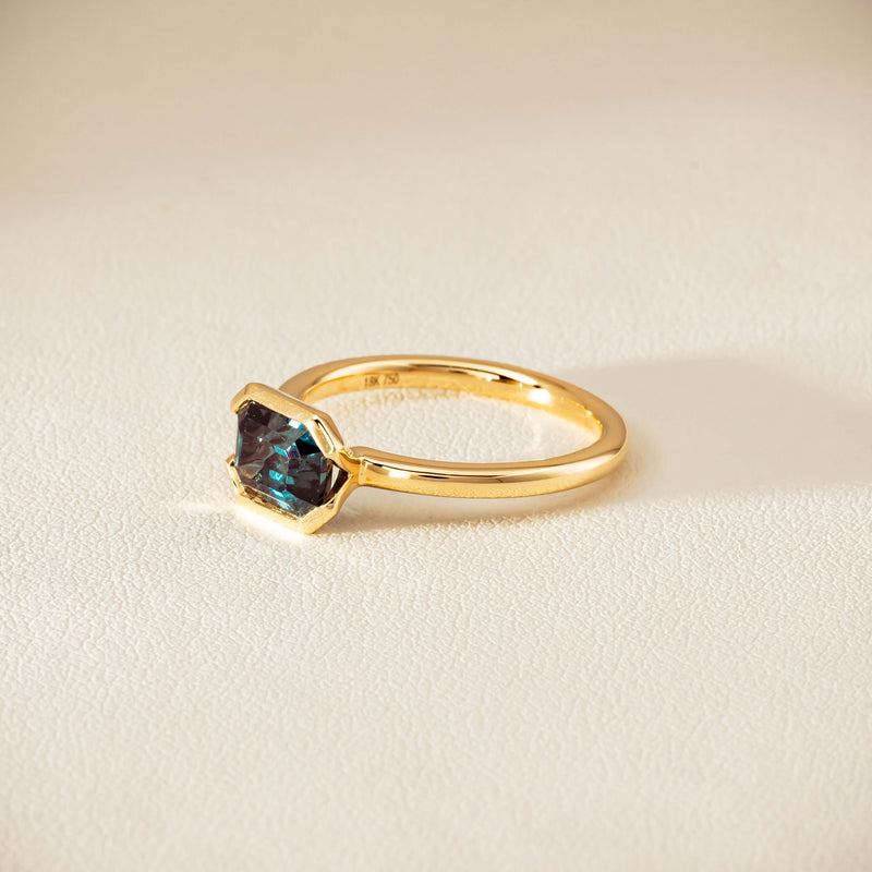 18ct Yellow Gold 2.05ct Green Sapphire Elle Ring