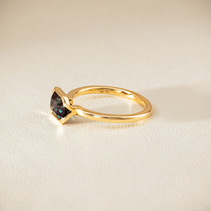 18ct Yellow Gold 2.05ct Green Sapphire Elle Ring