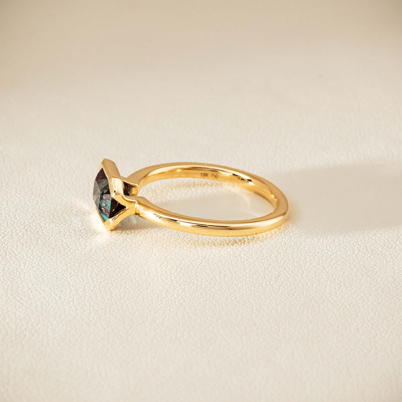 18ct Yellow Gold 2.05ct Green Sapphire Elle Ring