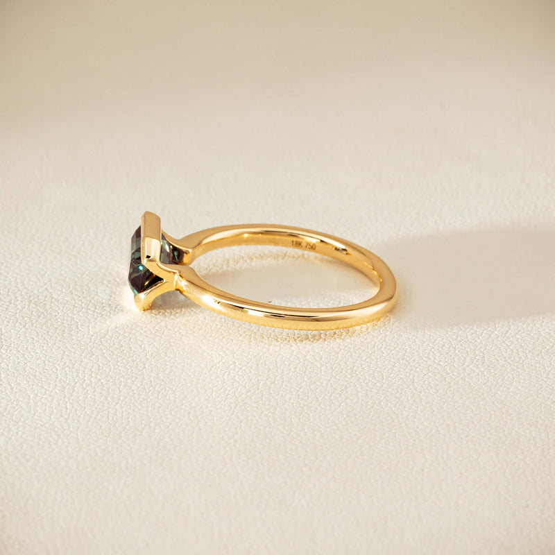 18ct Yellow Gold 2.05ct Green Sapphire Elle Ring