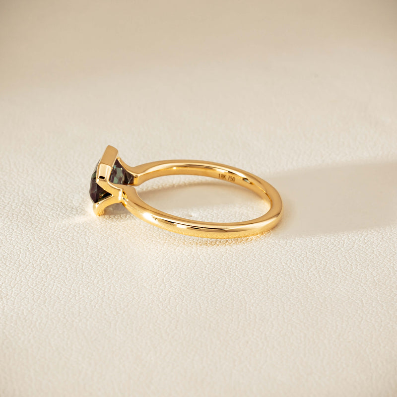 18ct Yellow Gold 2.05ct Green Sapphire Elle Ring