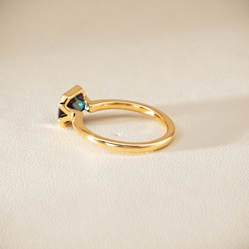 18ct Yellow Gold 2.05ct Green Sapphire Elle Ring