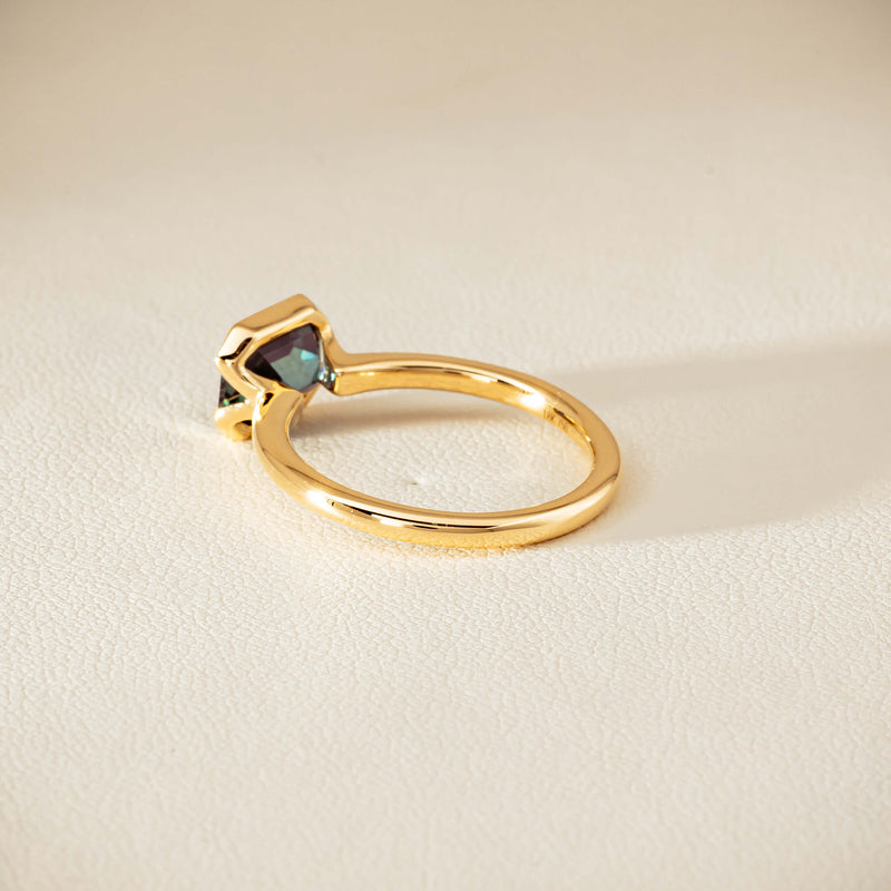 18ct Yellow Gold 2.05ct Green Sapphire Elle Ring