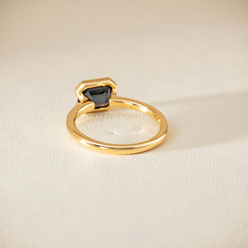 18ct Yellow Gold 2.05ct Green Sapphire Elle Ring