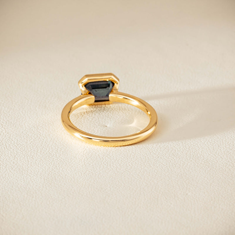 18ct Yellow Gold 2.05ct Green Sapphire Elle Ring