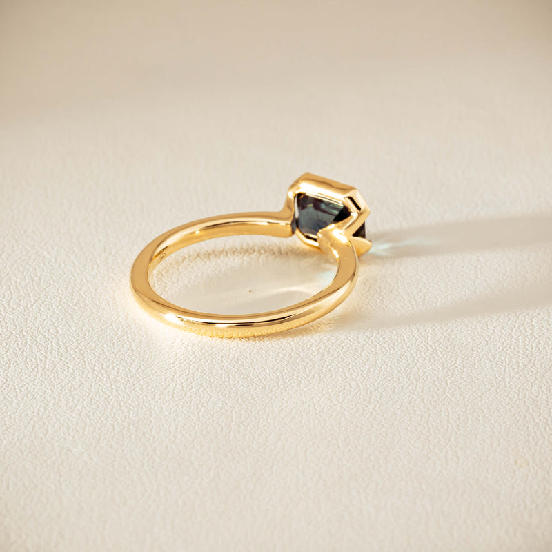 18ct Yellow Gold 2.05ct Green Sapphire Elle Ring