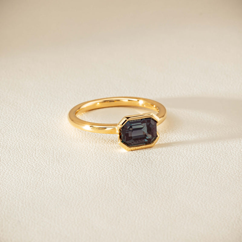 18ct Yellow Gold 2.05ct Green Sapphire Elle Ring