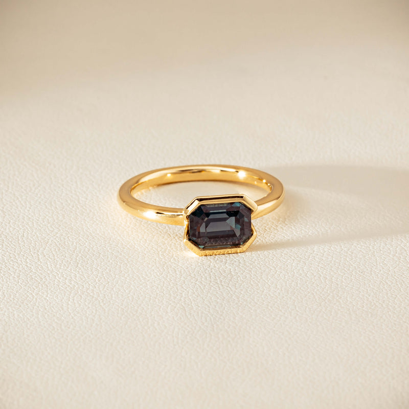 18ct Yellow Gold 2.05ct Green Sapphire Elle Ring