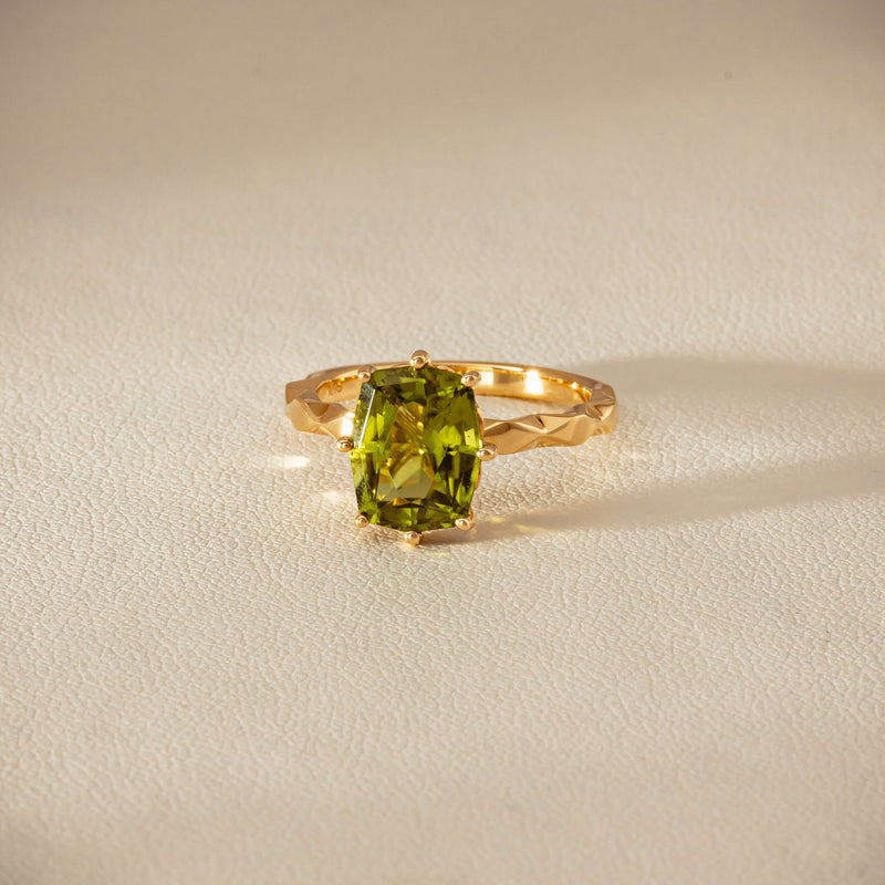 Deja Vu 18ct Yellow Gold 3.00ct Peridot Ring