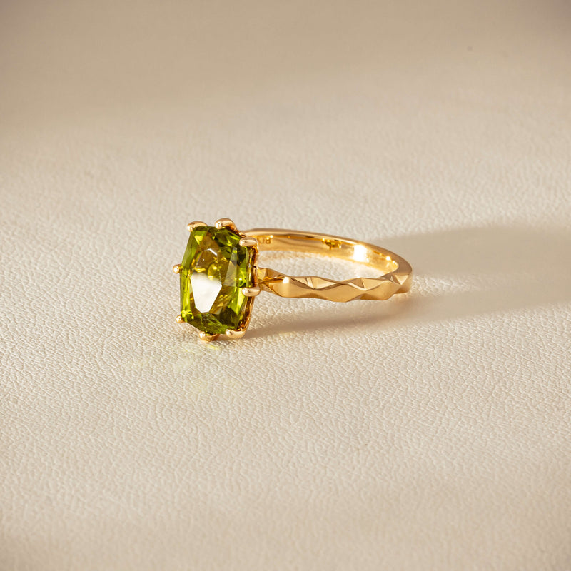 Deja Vu 18ct Yellow Gold 3.00ct Peridot Ring