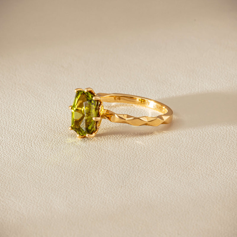 Deja Vu 18ct Yellow Gold 3.00ct Peridot Ring