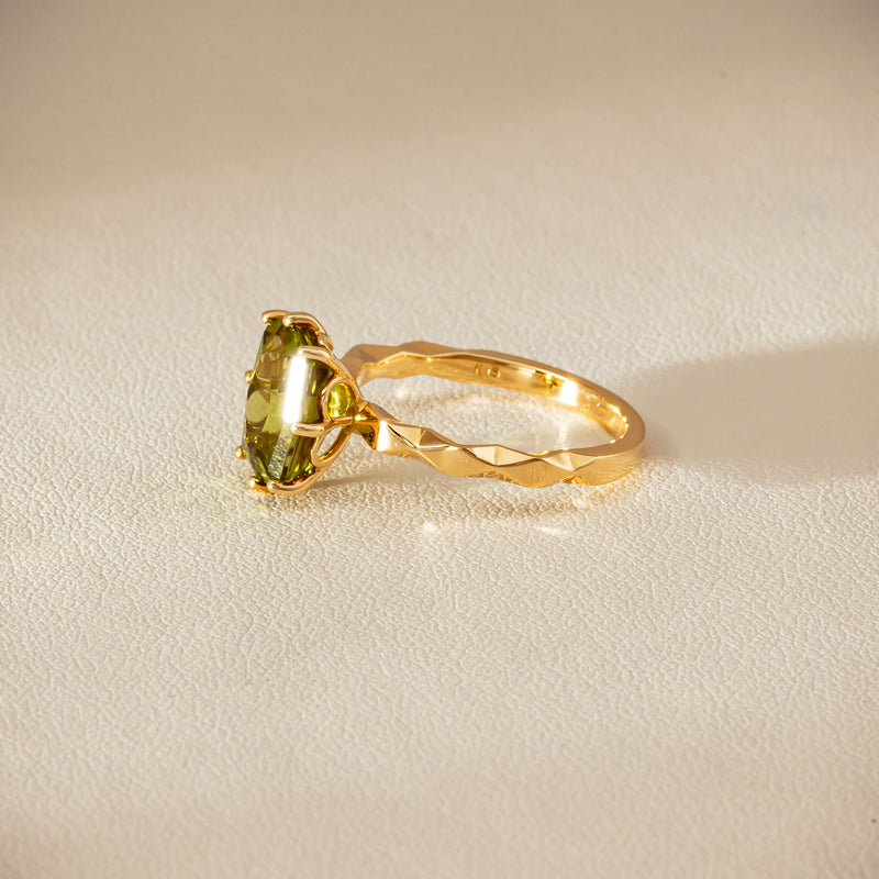 Deja Vu 18ct Yellow Gold 3.00ct Peridot Ring