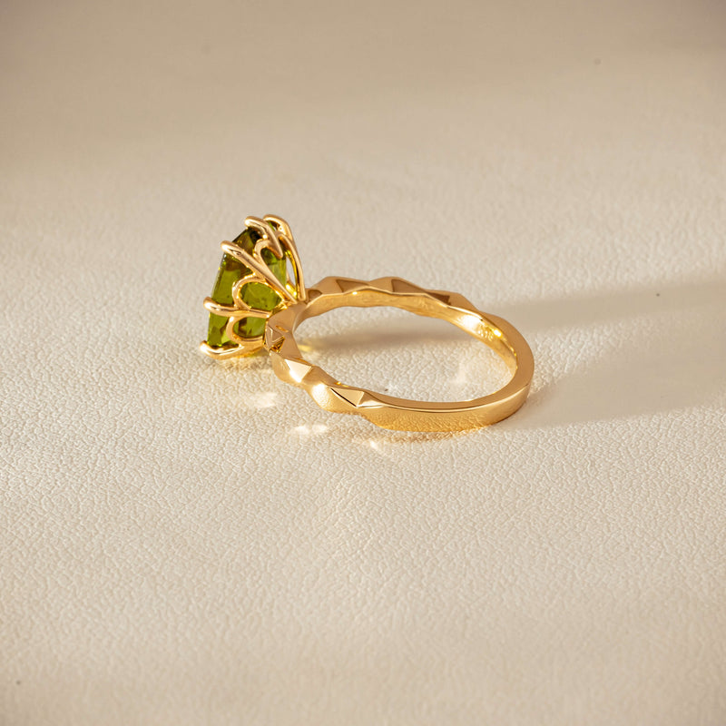 Deja Vu 18ct Yellow Gold 3.00ct Peridot Ring