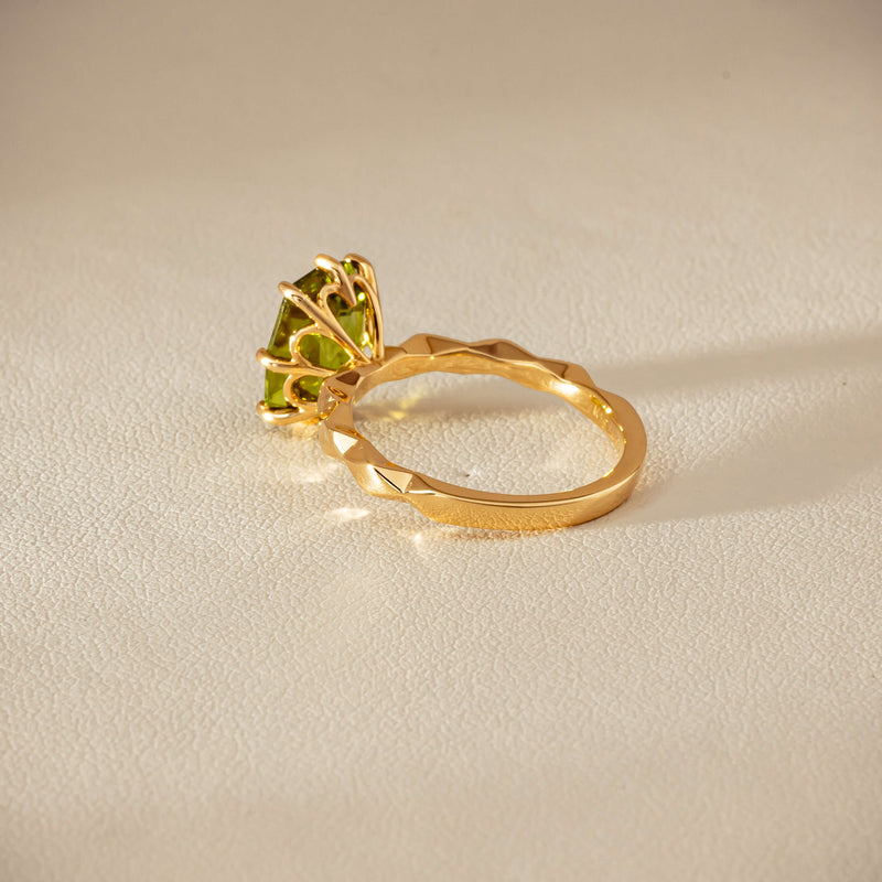Deja Vu 18ct Yellow Gold 3.00ct Peridot Ring