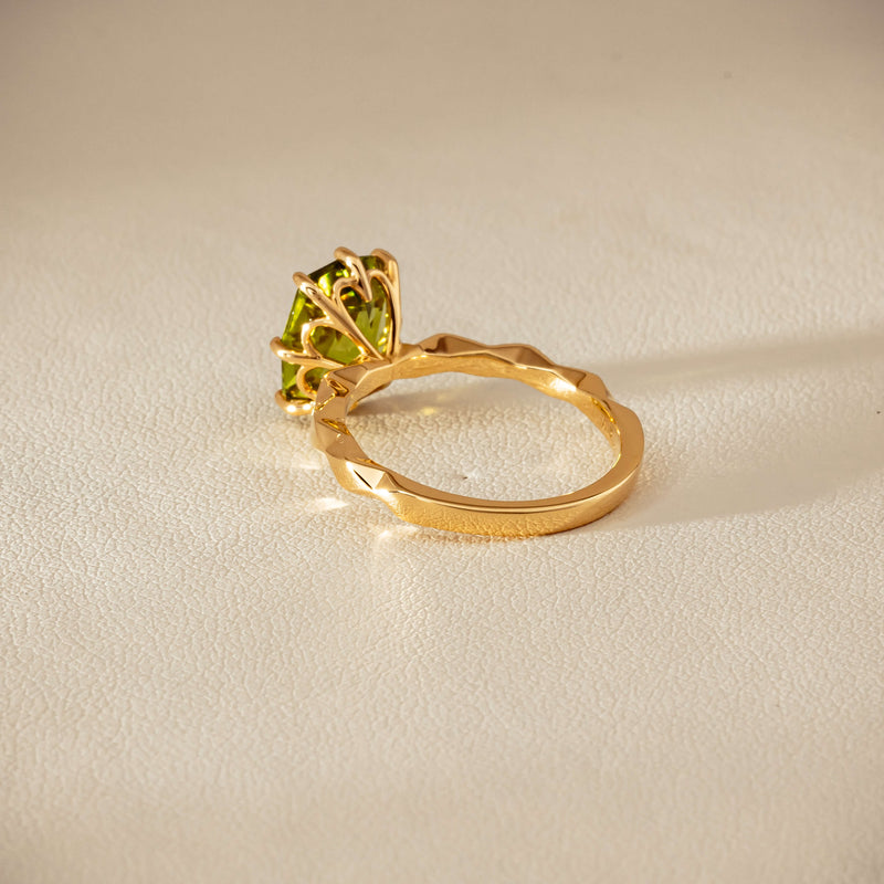 Deja Vu 18ct Yellow Gold 3.00ct Peridot Ring