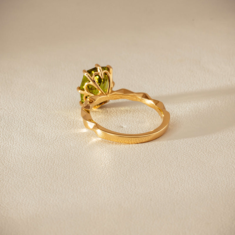 Deja Vu 18ct Yellow Gold 3.00ct Peridot Ring