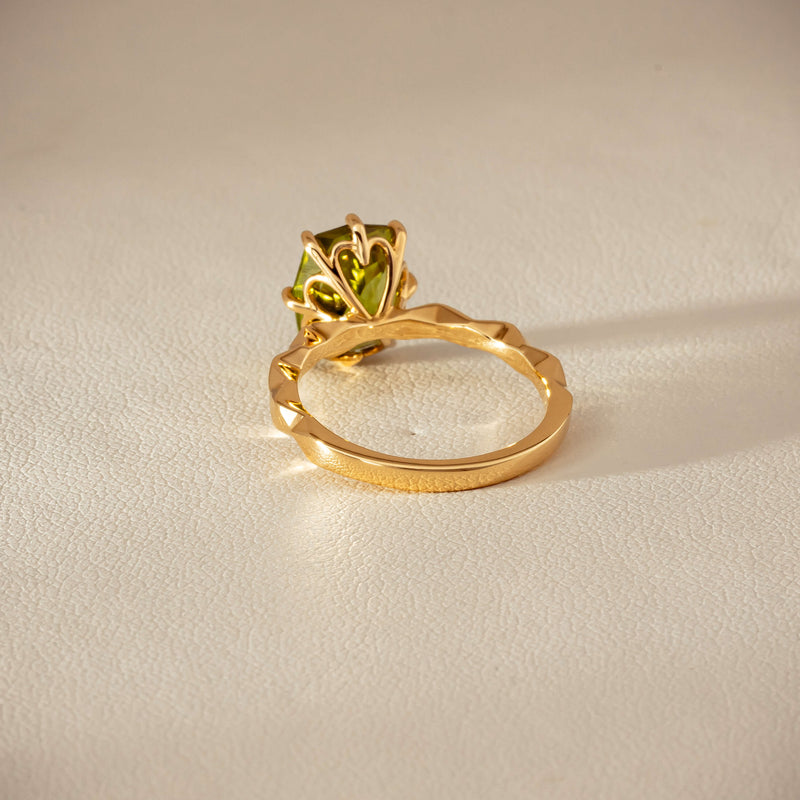 Deja Vu 18ct Yellow Gold 3.00ct Peridot Ring