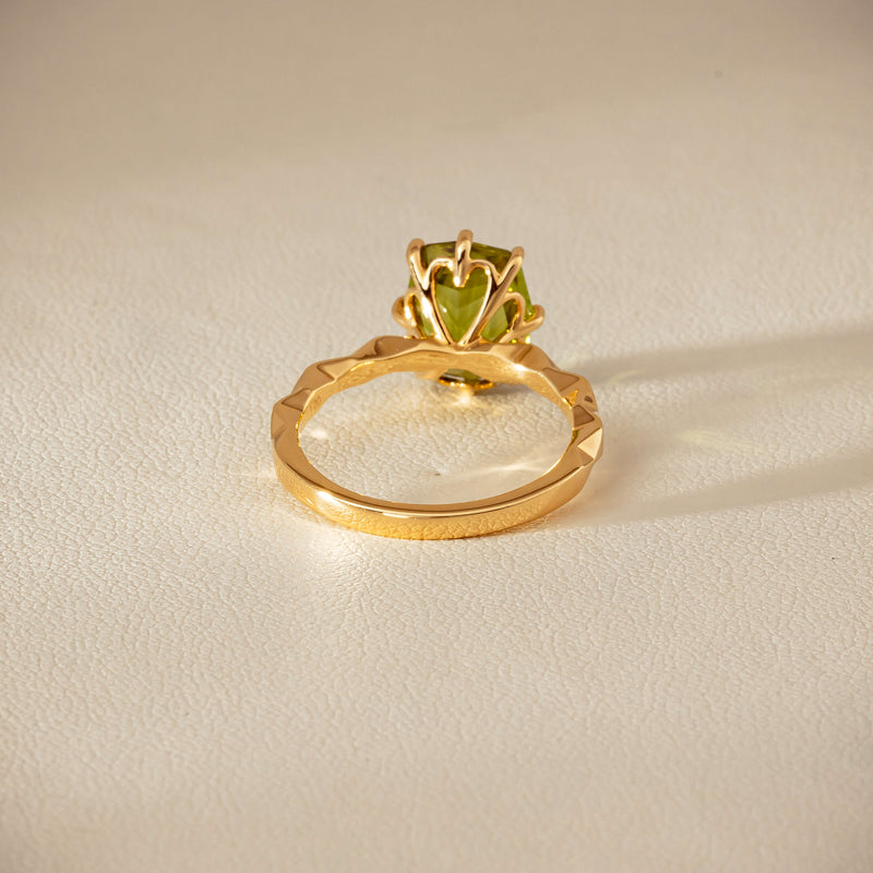 Deja Vu 18ct Yellow Gold 3.00ct Peridot Ring